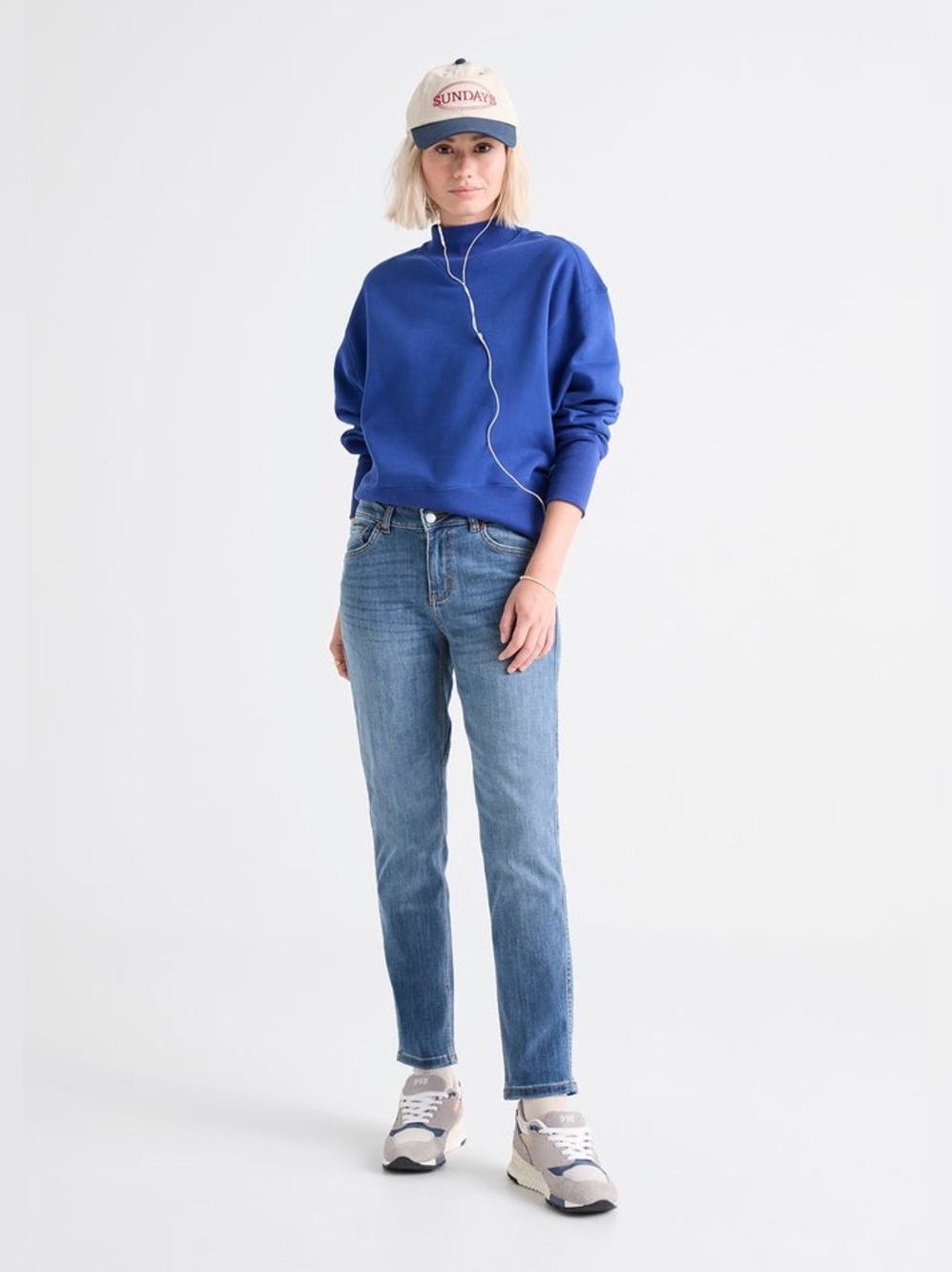 Duer Performance Denim Girlfriend Jeans in Vintage Light Stone
